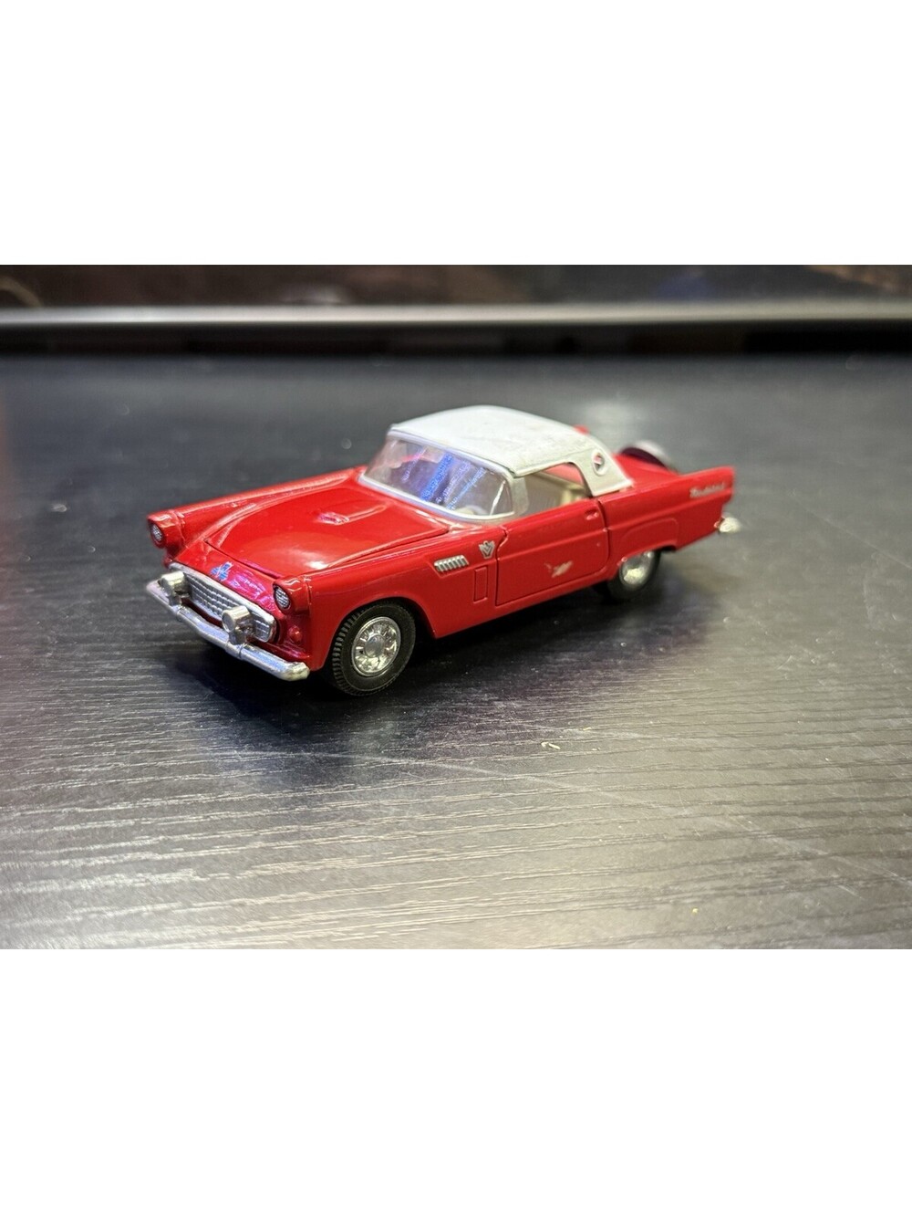 Welly 1955 Ford Thunderbird Hardtop Red Diecast Model Car 1:34 No 9024